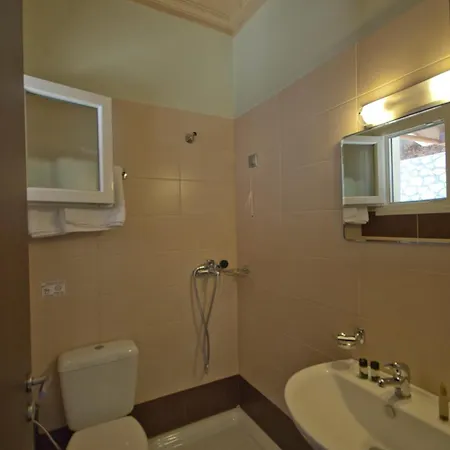 莱夫卡斯佩特拉旅馆 3*