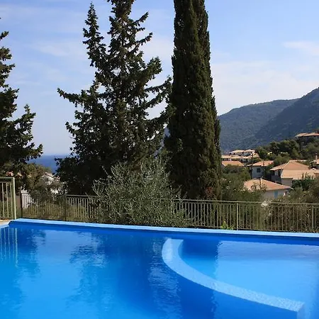 莱夫卡斯佩特拉旅馆 3*