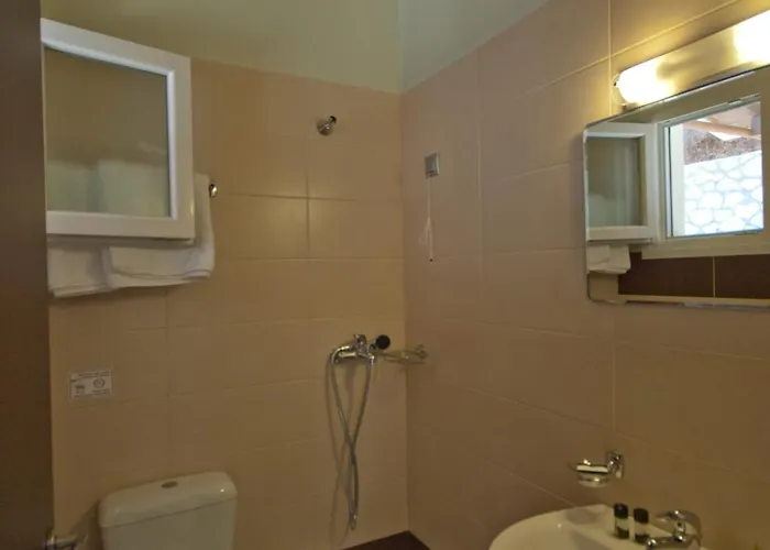 Lefkas Petra 3*