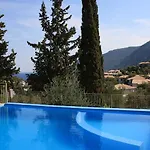 Lefkas Petra 3*