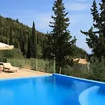 בית הארחה Lefkas Petra 3*