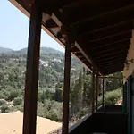 בית הארחה Lefkas Petra 3*