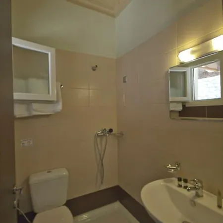 Lefkas Petra 3*