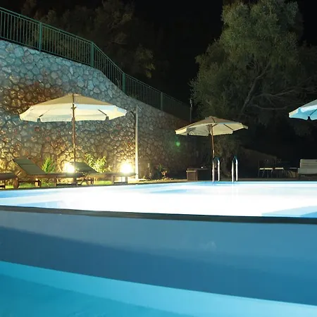 Lefkas Petra بيت ضيافة 3*