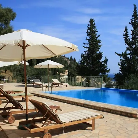 Lefkas Petra Agios Nikitas