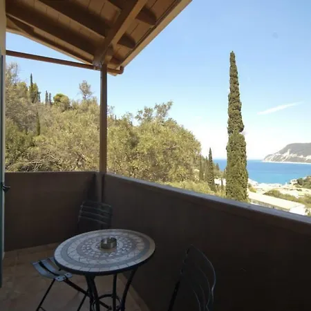Guest house Lefkas Petra 3*